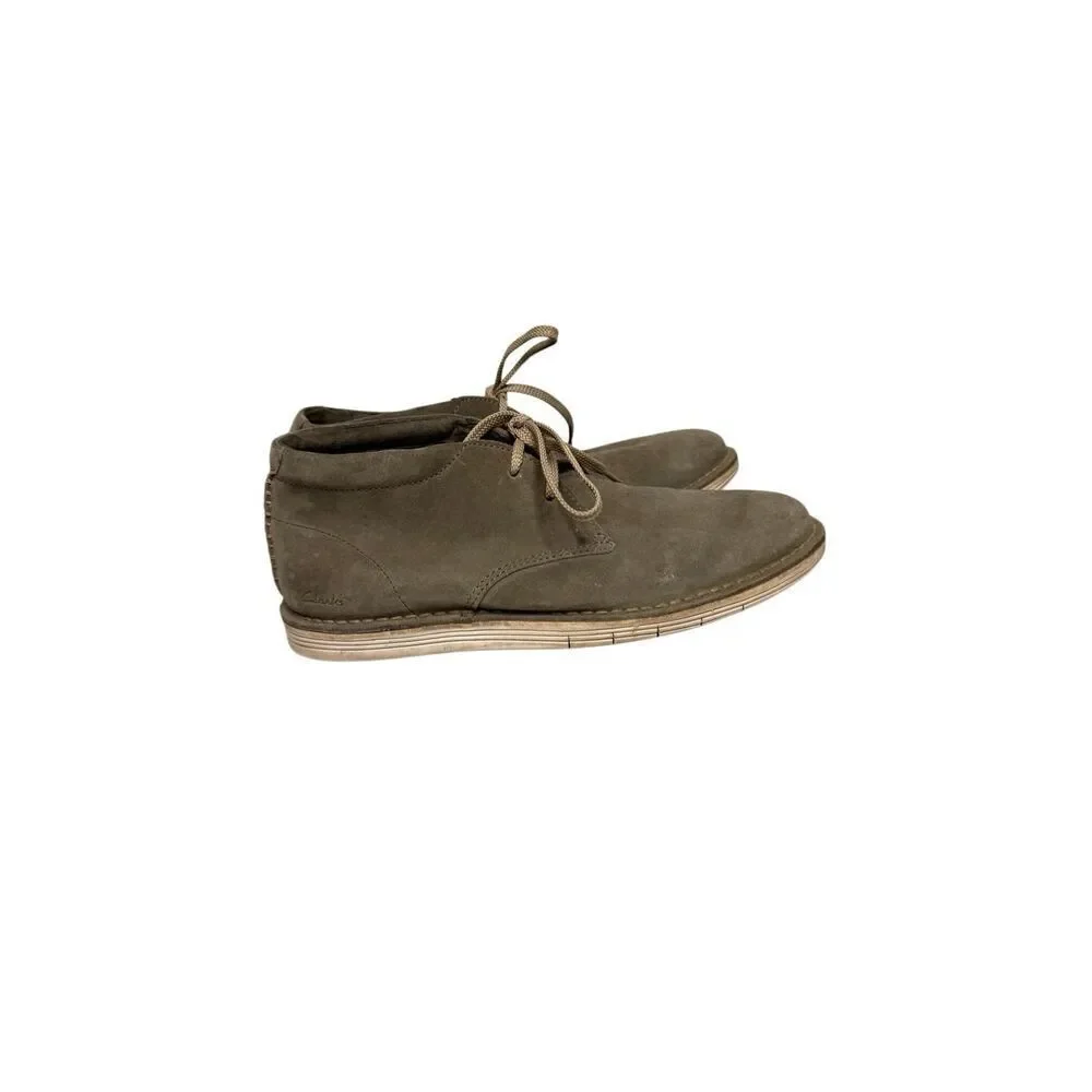 Clark’s Collection green suede forge stride chukka boots size 9